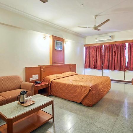 Hotel Chalukya Бангалор Экстерьер фото